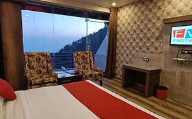 King Castle Mcleodganj-Centrally Heated And Air Cooled- Near Mall Road - Free Parking